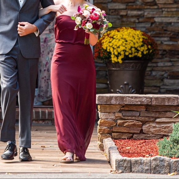 Beautiful burgundy formal dress/bridesmaid dress - Picture 1 of 2